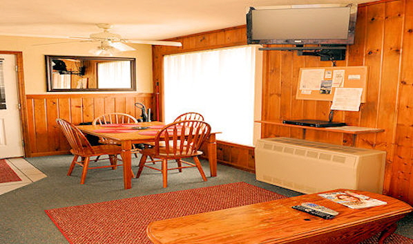 Cabin 6 Living Room