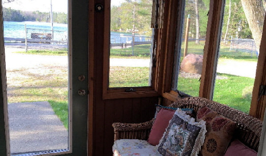 Cabin 8 Sunroom With View of Lake
