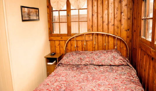 Cabin 2 Queen Size Bed