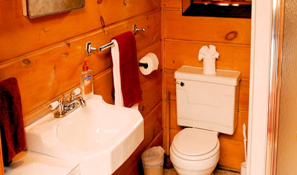 Lake View Rental Cottage Seven - Bathroom with Shower