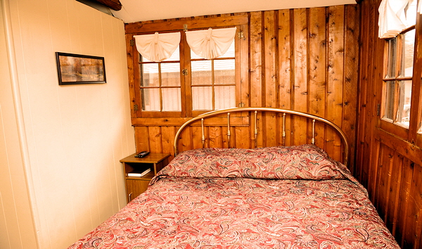 Cabin Two - Seprate Bedroom with Queen Bed