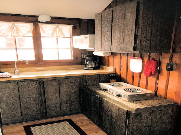 Rental Lake Front Cabin Fully Equiped Kitchen with Cook Top